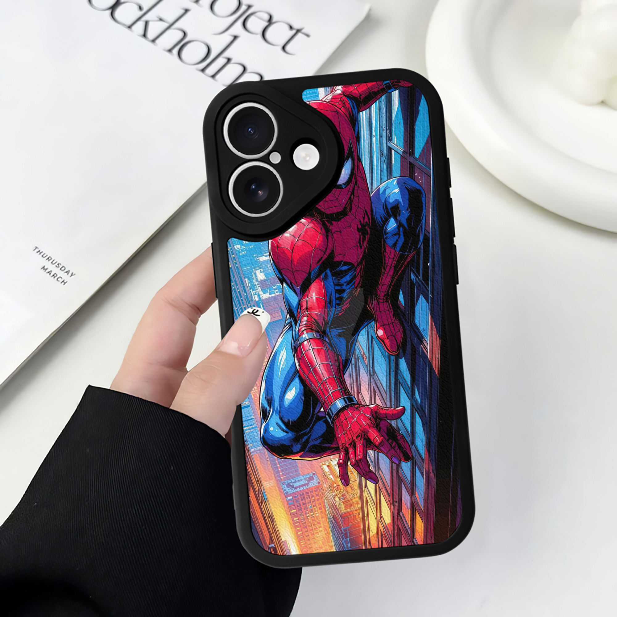 Spider Man スパイダーマン 【iPhone 16シリーズ対応】シリコンスマホケース（レザー調） 材質：シリコン